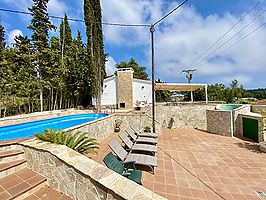 Casa de veraneo en alquiler, zona muy tranquila y rodeada de naturaleza.