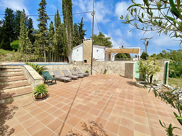 Casa de veraneo en alquiler, zona muy tranquila y rodeada de naturaleza.