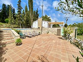 Casa de veraneo en alquiler, zona muy tranquila y rodeada de naturaleza.