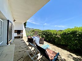 4-5 person house for rent near the sea.(Cala Canyelles)