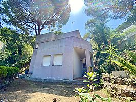 Maison avec terrain à vendre près de la plage de Cala Canyelles