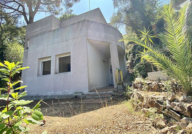 Maison avec terrain à vendre près de la plage de Cala Canyelles