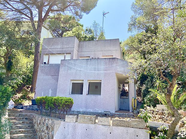 Maison avec terrain à vendre près de la plage de Cala Canyelles