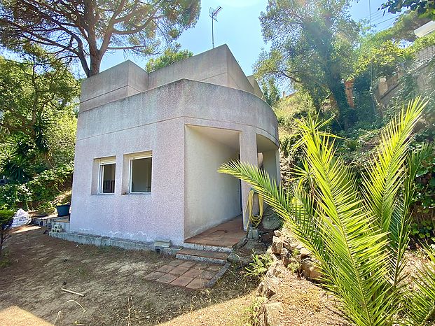 Maison avec terrain à vendre près de la plage de Cala Canyelles