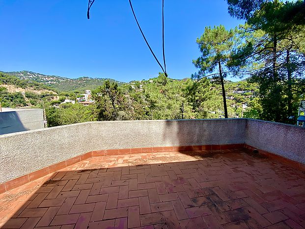 House with plot for sale near Cala Canyelles Beach