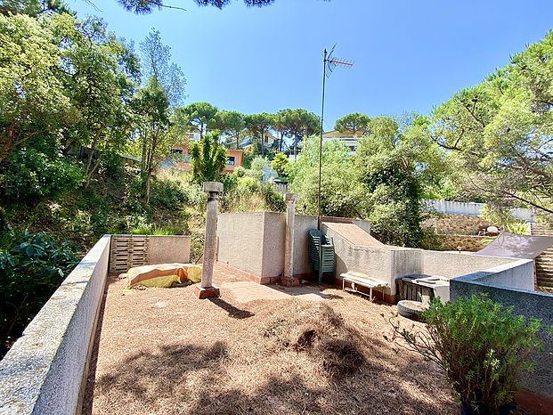 Casa con parcela en venta cerca de la Playa de Cala Canyelles