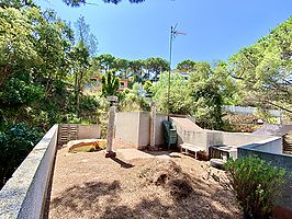 Maison avec terrain à vendre près de la plage de Cala Canyelles