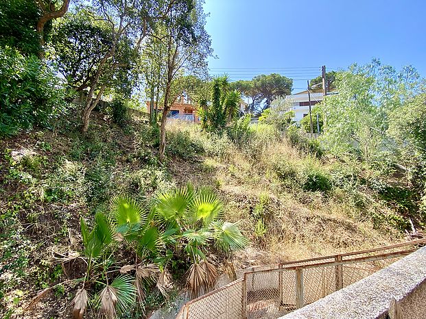 House with plot for sale near Cala Canyelles Beach