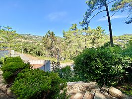 House with plot for sale near Cala Canyelles Beach