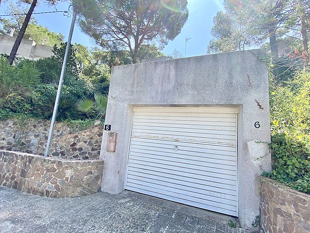 Haus mit Grundstück in der Nähe des Strandes Cala Canyelles zu verkaufen