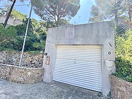 Maison avec terrain à vendre près de la plage de Cala Canyelles