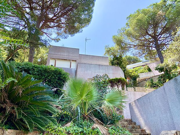 Haus mit Grundstück in der Nähe des Strandes Cala Canyelles zu verkaufen