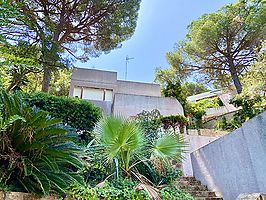 Maison avec terrain à vendre près de la plage de Cala Canyelles