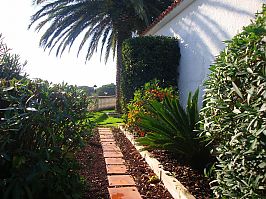 Villa en venta con piscina cerca de la playa Cala Canyelles (Lloret de Mar)