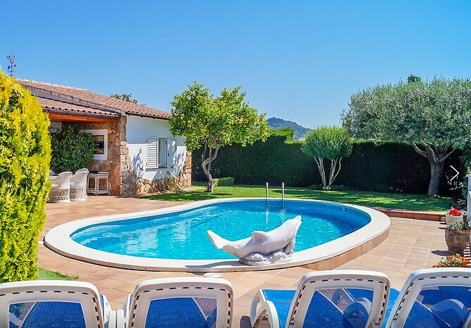 Villa en alquiler con piscina privada y jardín en Cala Canyelles (Lloret de Mar)