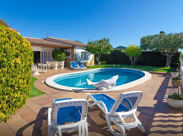 Villa mit privatem Swimmbad und Garten zur Vermietung in Cala Canyelles (Lloret de Mar)