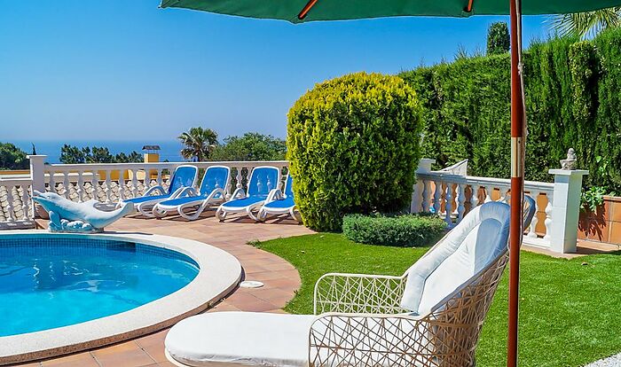 Villa en location avec piscine et jardin privée á Cala Canyelles (Lloret de Mar)