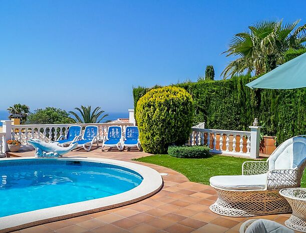 Villa en location avec piscine et jardin privée á Cala Canyelles (Lloret de Mar)