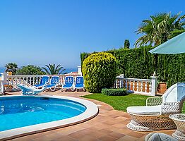 Villa en alquiler con piscina privada y jardín en Cala Canyelles (Lloret de Mar)