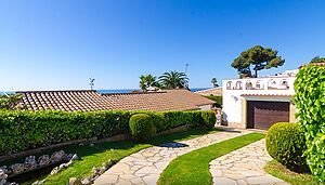 Villa en location avec piscine et jardin privée á Cala Canyelles (Lloret de Mar)