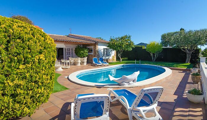 Villa en location avec piscine et jardin privée á Cala Canyelles (Lloret de Mar)