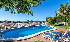Villa mit privatem Swimmbad und Garten zur Vermietung in Cala Canyelles (Lloret de Mar)