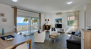 Preciosa villa en venta y alquiler turistico con Magnificas vista a Lloret de mar