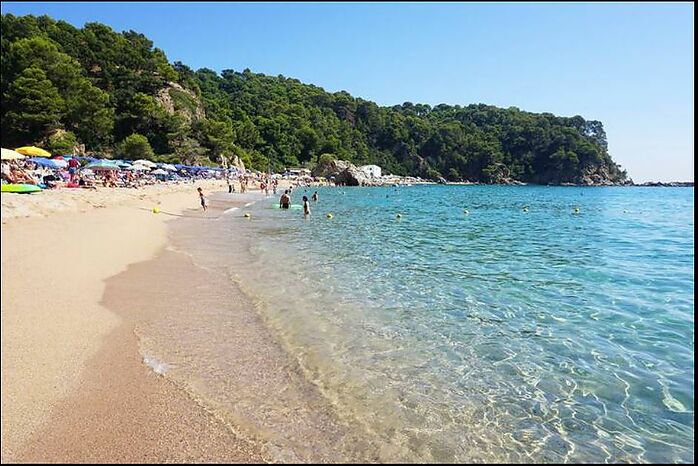 Maison à vendre avec licence touristique à Cala Canyelles.