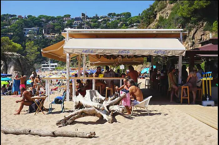 Maison à vendre avec licence touristique à Cala Canyelles.