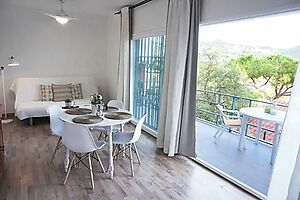 House for sale with tourist license in Cala Canyelles.