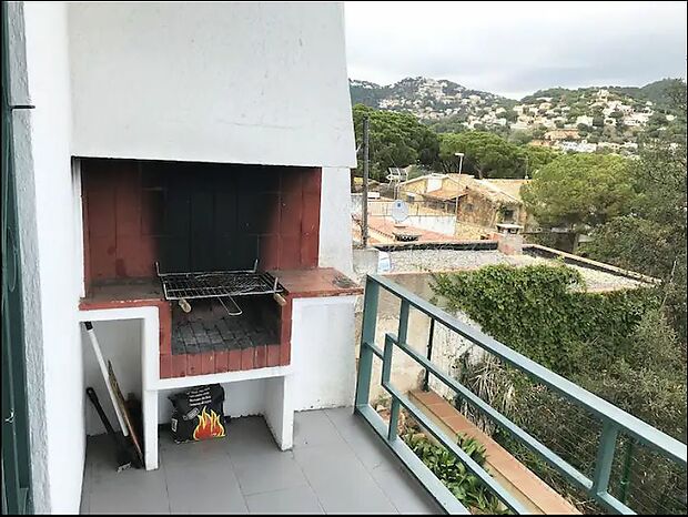 Haus zum Verkauf mit Touristenlizenz in Cala Canyelles.