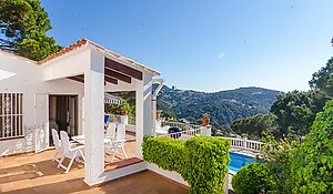 Villa with sea view and swimming pool for rent in Cala Canyelles (Lloret de mar)  