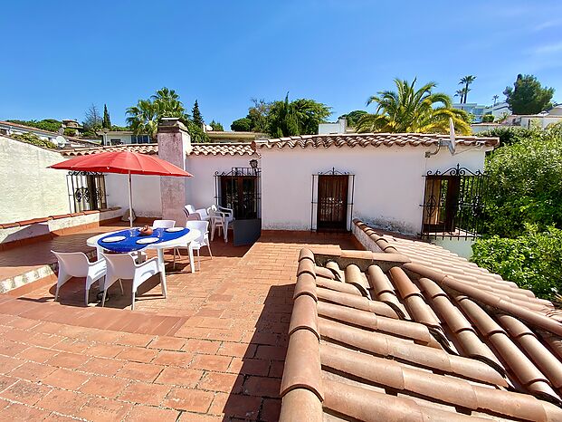 Holiday house near the beach Cala Canyelles for rent. 