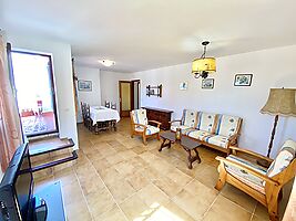 Holiday house near the beach Cala Canyelles for rent. 