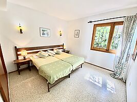 2 Bedroom holiday rental near the beach Cala Canyelles.