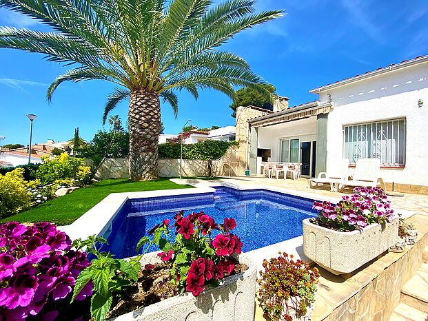  Haus mit Pool und Meerblick zur Vermietung. (Cala Canyelles-Lloret de Mar) 