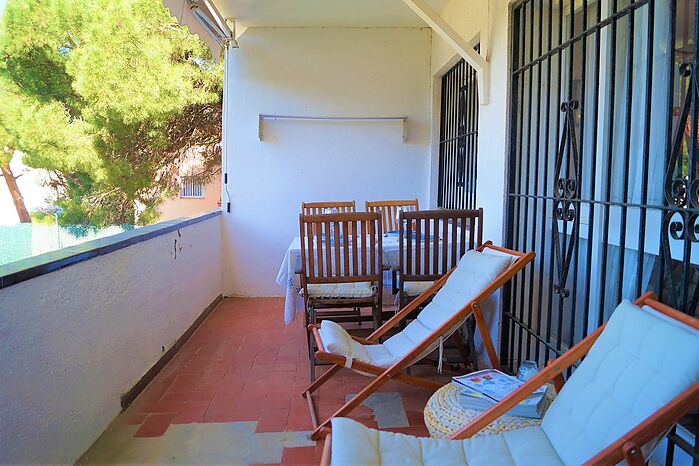 Appartement à vendre avec licence touristique à la plage de Cala Canyelles