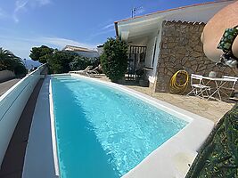 House for sale with pool and sea view