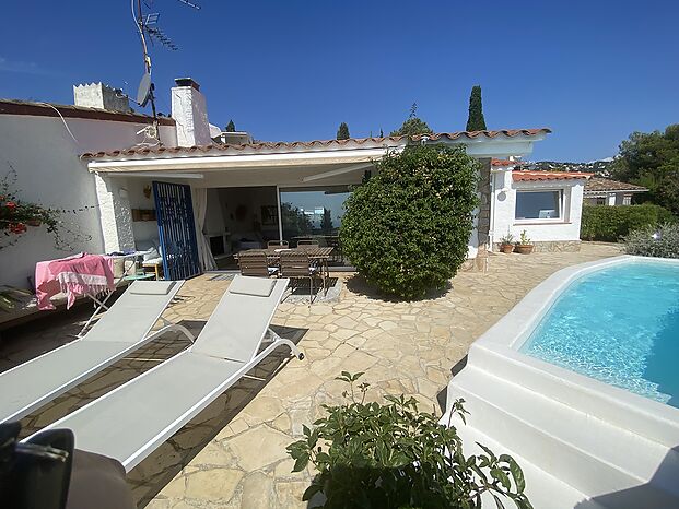 Maison à vendre avec piscine et vue mer