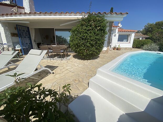 Maison à vendre avec piscine et vue mer