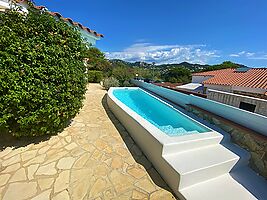 Casa en venta con piscina y vista al mar