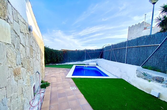 Moderna casa en alquiler con vistas al mar en Canyelles.