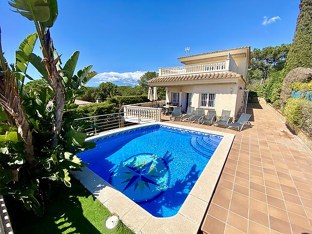 Magnífica villa en alquiler con piscina en Cala Canyelles. (Lloret de mar)
