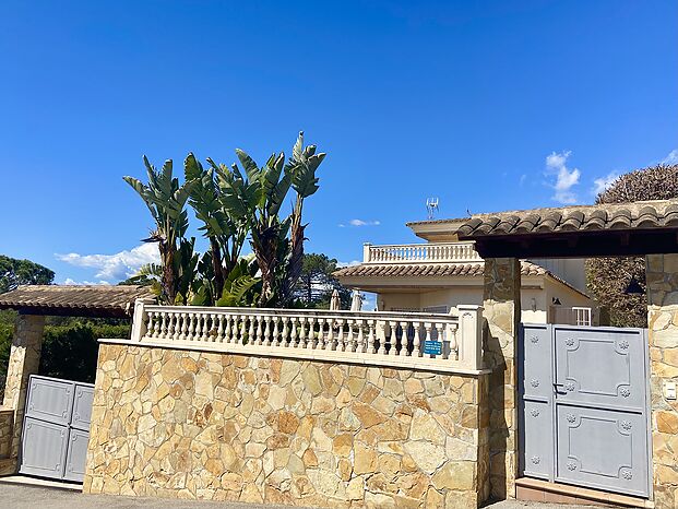 Magnífica villa en alquiler con piscina en Cala Canyelles. (Lloret de mar)