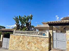 Magnífica villa en alquiler con piscina en Cala Canyelles. (Lloret de mar)