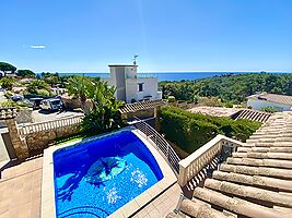 Magnífica villa en alquiler con piscina en Cala Canyelles. (Lloret de mar)