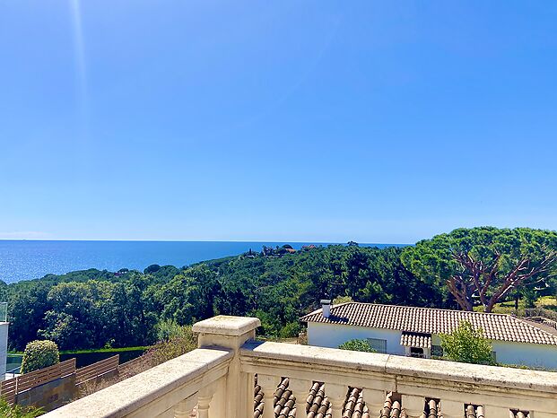 Magnífica villa en alquiler con piscina en Cala Canyelles. (Lloret de mar)