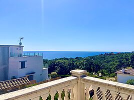 Magnífica villa en alquiler con piscina en Cala Canyelles. (Lloret de mar)