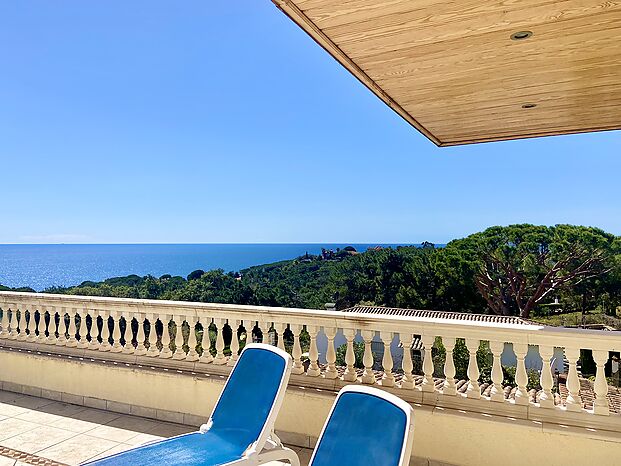 Magnífica villa en alquiler con piscina en Cala Canyelles. (Lloret de mar)