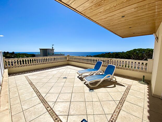 Magnífica villa en alquiler con piscina en Cala Canyelles. (Lloret de mar)